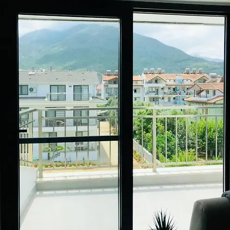 Apartment Renovated, Modern Central 2 Br