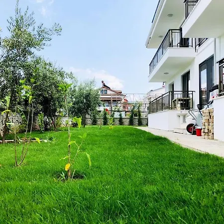Renovated, Modern Central 2 Br *
