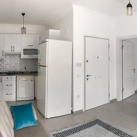 Renovated, Modern Central 2 Br Apartment